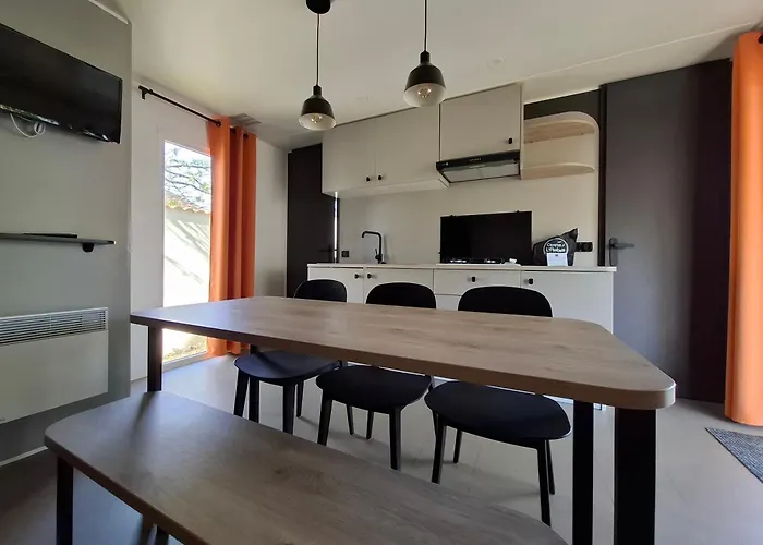 L'ambois Kamp alanı